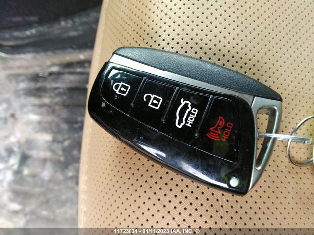 Hyundai GENESIS 2016 KMHGN4JE6GU111734 Image 3