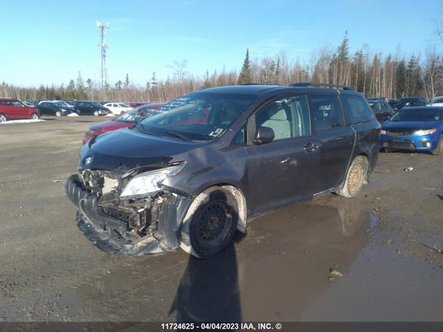 Toyota Sienna Le/se 2017 5TDKZ3DC3HS825043 Image 2