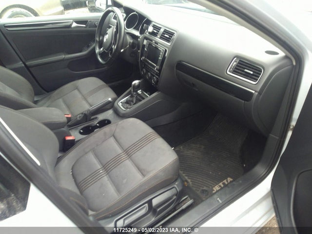 3VWDB7AJ3HM266825 Volkswagen JETTA SE