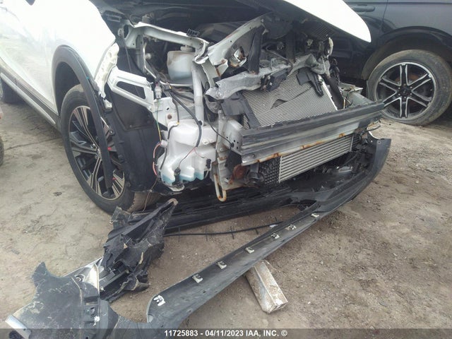 JA4AT4AA8JZ607944 Mitsubishi Eclipse Cross Le