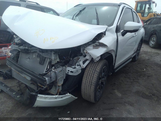 JA4AT4AA8JZ607944 Mitsubishi Eclipse Cross Le