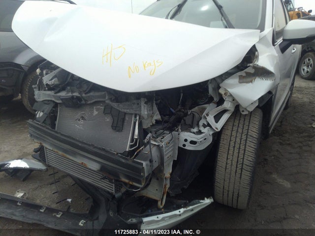 JA4AT4AA8JZ607944 Mitsubishi Eclipse Cross Le