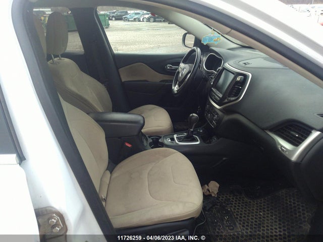 1C4PJMCB2FW588246 Jeep Cherokee Latitude