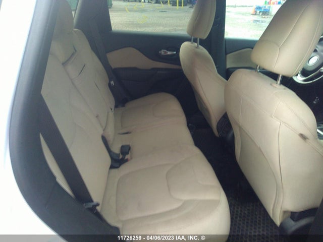 1C4PJMCB2FW588246 Jeep Cherokee Latitude