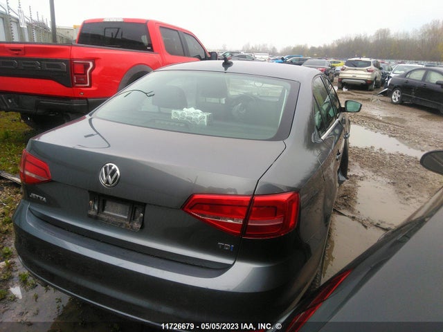 3VWLA7AJ4FM278056 Volkswagen JETTA