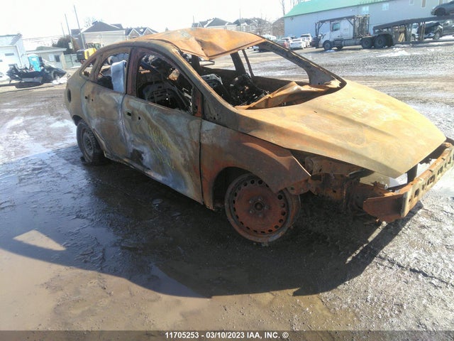 Ford FOCUS SE 2018 1FADP3FE8JL248004 Image 1