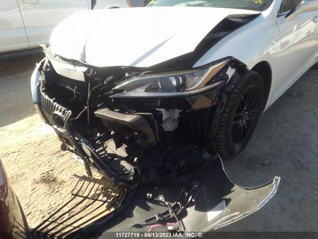 58AB21B12MU012717 Lexus ES 300H