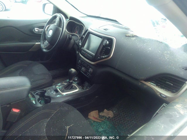 1C4PJMCS2HD235200 Jeep Cherokee Latitude