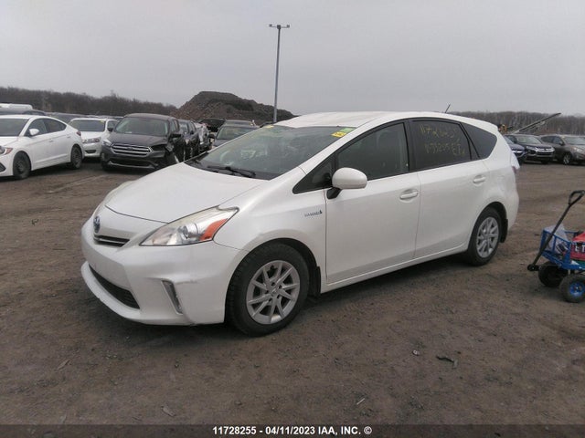 Toyota PRIUS V 2014 JTDZN3EU1E3326515 Image 2