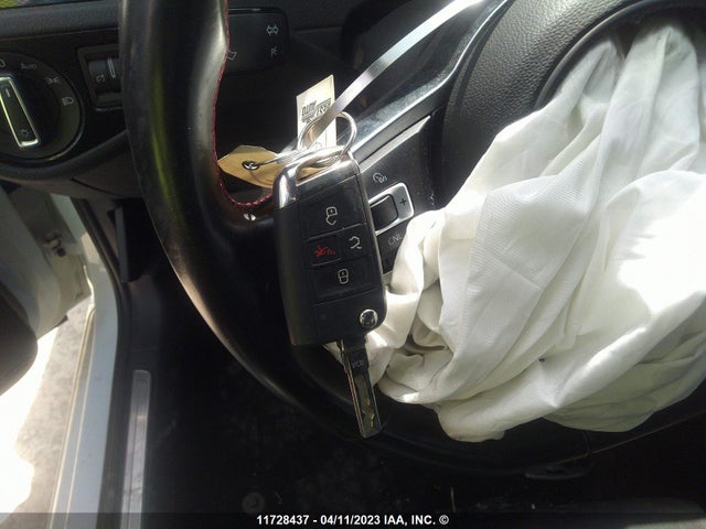 3VW4T7AU9HM013600 Volkswagen GTI S