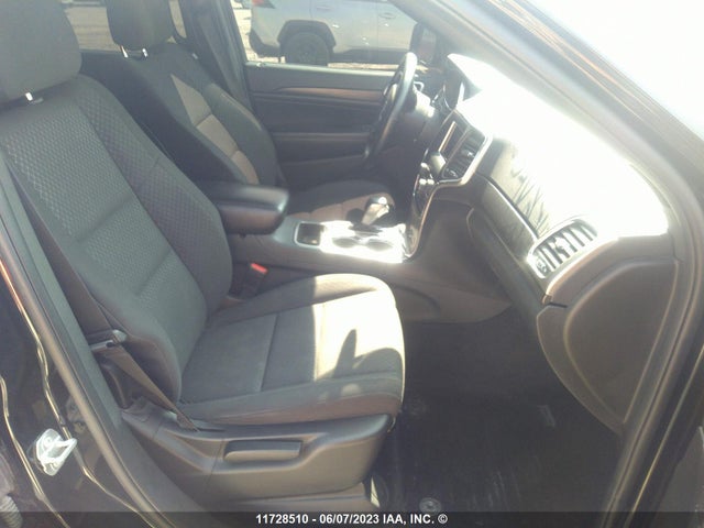 1C4RJFAG2JC175076 Jeep Grand Cherokee Laredo