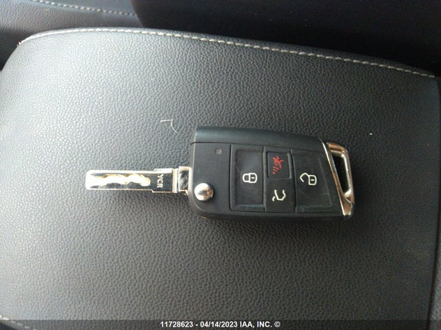 3VW217AU8GM026382 Volkswagen GOLF