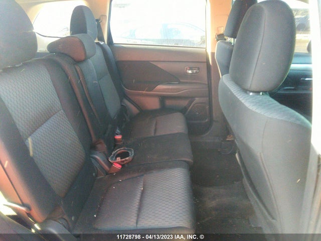 JA4JZ3AX2EZ600362 Mitsubishi Outlander Se