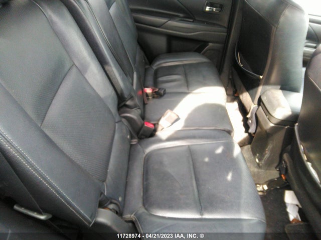 JA4AZ2A39HZ606655 Mitsubishi Outlander Es