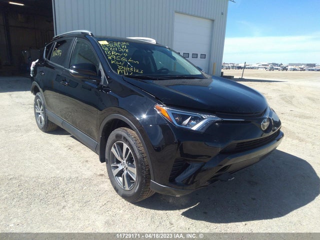Toyota RAV4 LE 2018 2T3BFREV8JW811008 головне зображення