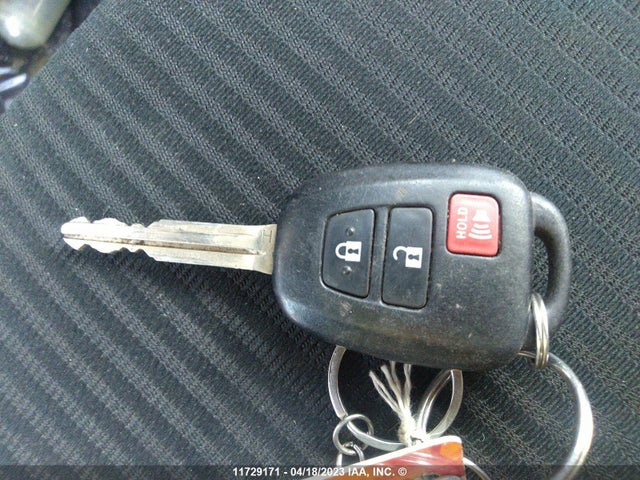 Toyota RAV4 LE 2018 2T3BFREV8JW811008 Image 11