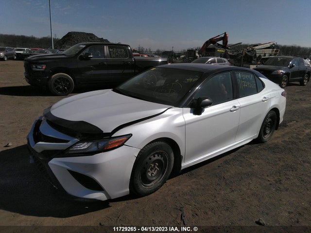 Toyota CAMRY 2018 4T1B61HK7JU098937 Image 2