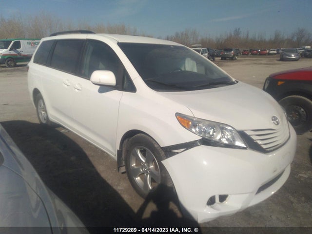 Toyota SIENNA LE 2015 5TDKK3DC6FS622763 Image 1