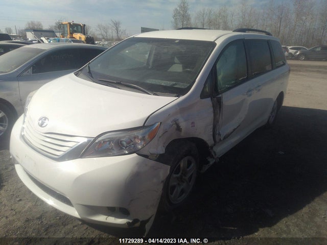 Toyota SIENNA LE 2015 5TDKK3DC6FS622763 Image 2