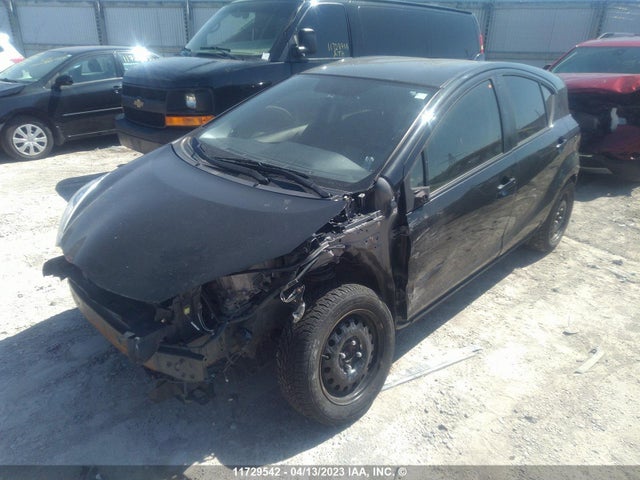Toyota PRIUS C 2015 JTDKDTB39F1577134 Image 2