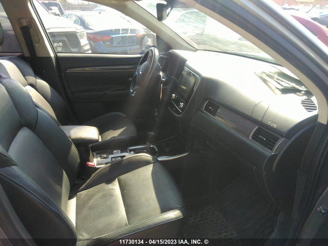 JA4AZ2A38LJ600160 Mitsubishi Outlander Es