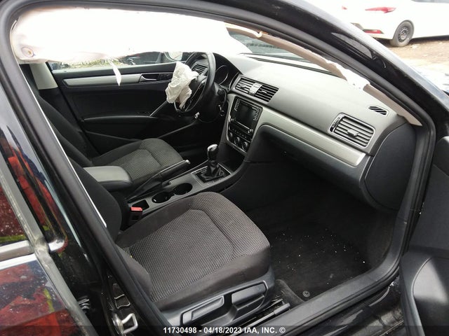1VWAA7A31JC042354 Volkswagen Passat S/r-line