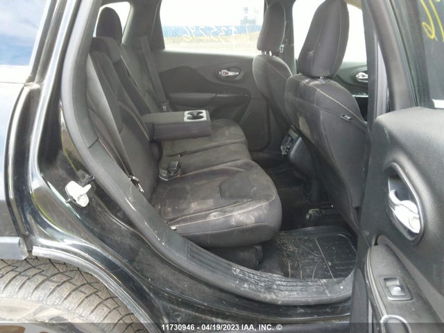 1C4PJLCS2FW535296 Jeep Cherokee Latitude