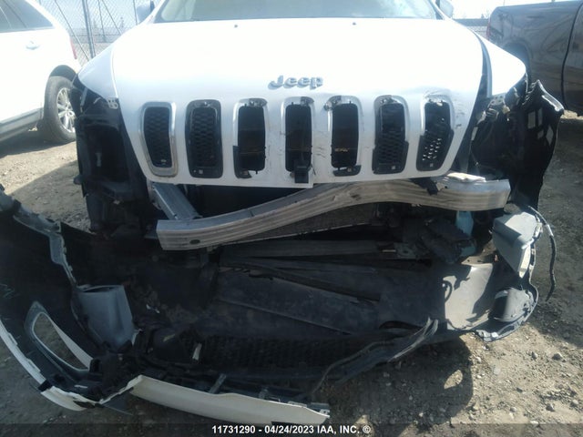 1C4PJMCS3EW156277 Jeep Cherokee Latitude
