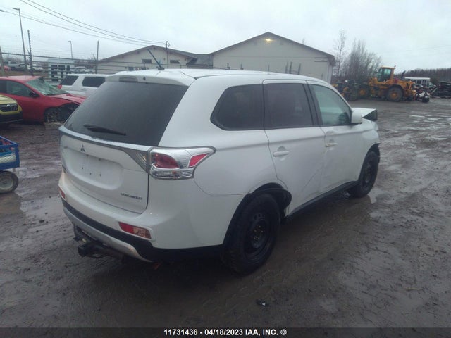 JA4AZ2A36FZ600955 Mitsubishi Outlander Es