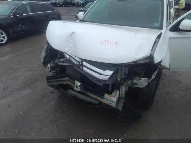 JA4AZ2A36FZ600955 Mitsubishi Outlander Es