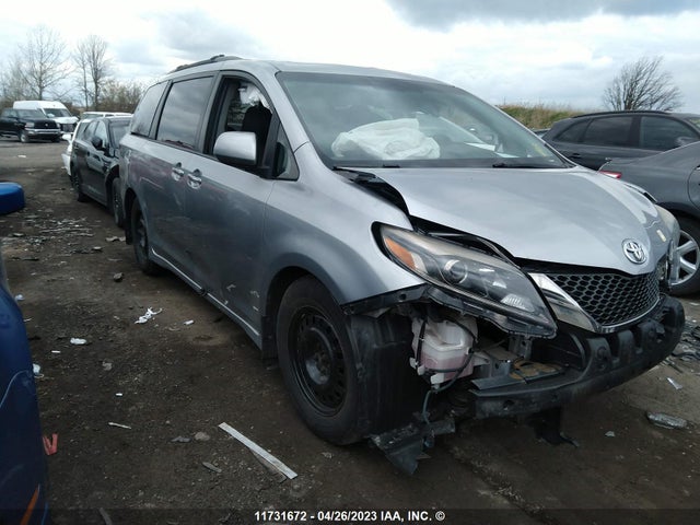Toyota SIENNA SE 2015 5TDXK3DC0FS555714 Image 1
