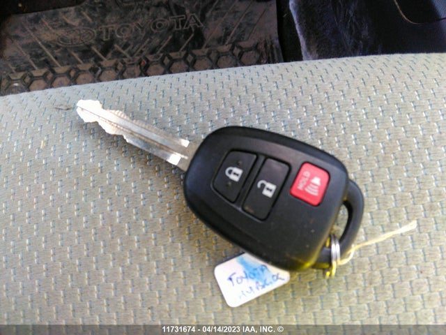 Toyota PRIUS C 2015 JTDKDTB31F1099114 Image 11
