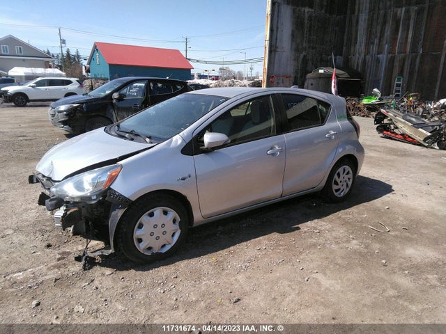 Toyota PRIUS C 2015 JTDKDTB31F1099114 Image 2