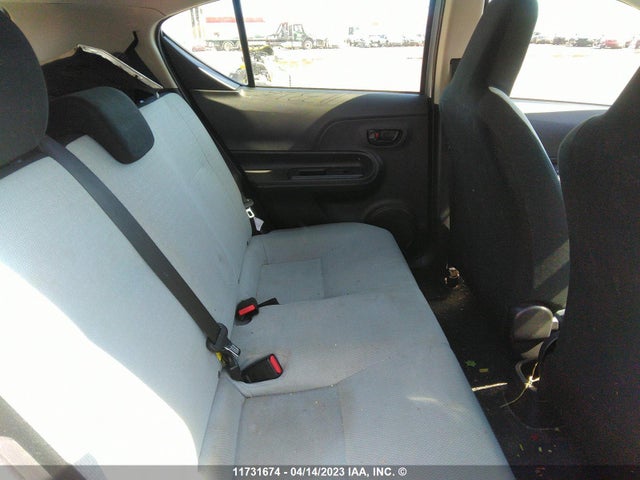 Toyota PRIUS C 2015 JTDKDTB31F1099114 Image 8