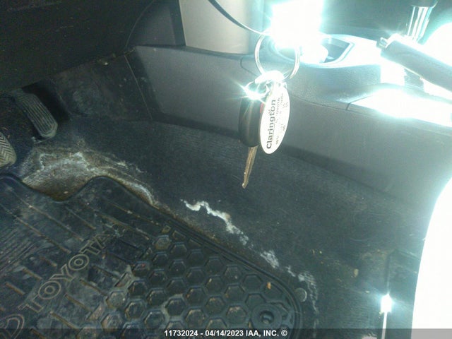Toyota RAV4 LE 2017 2T3BFREV2HW567656 Image 3