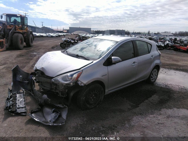 Toyota PRIUS C 2015 JTDKDTB35F1585196 Image 2