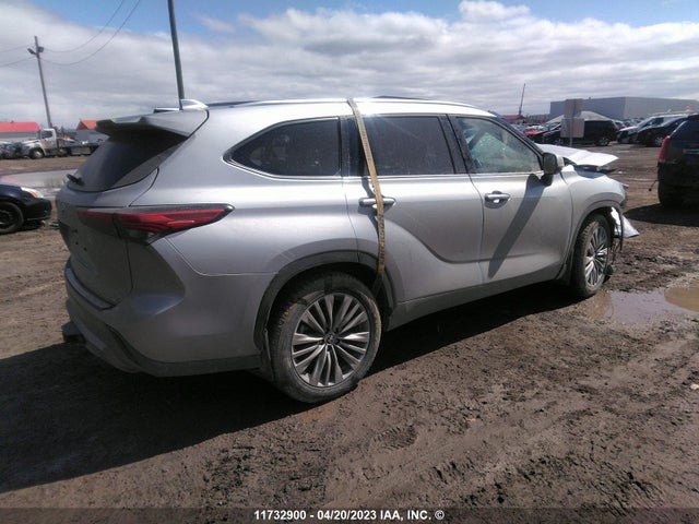 Toyota Highlander Platinum 2022 5TDFZRBH1NS212305 Image 4