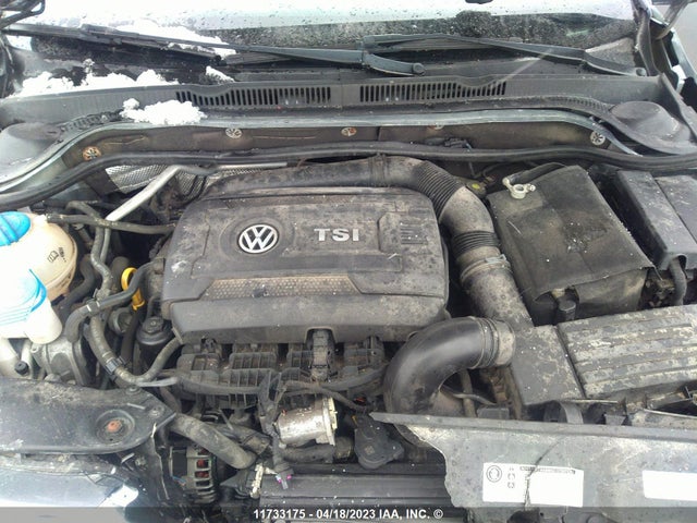 3VWL07AJXFM268697 Volkswagen JETTA SEL