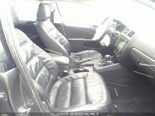3VWL07AJXFM268697 Volkswagen JETTA SEL
