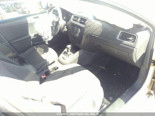 3VW2K7AJ7EM295988 Volkswagen JETTA S