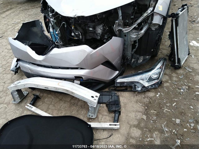 Toyota C-HR XLE 2018 NMTKHMBX8JR011196 Image 4