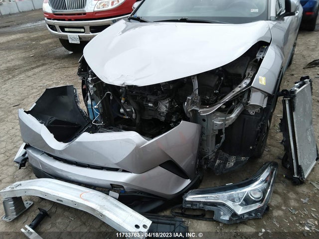 Toyota C-HR XLE 2018 NMTKHMBX8JR011196 Image 8