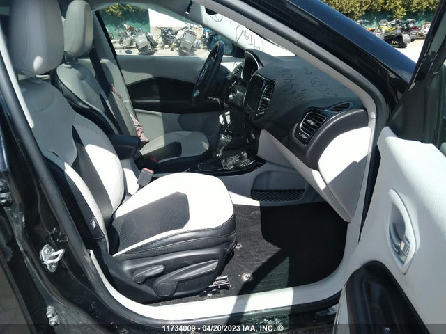 3C4NJDCB8JT440835 Jeep Compass Limited
