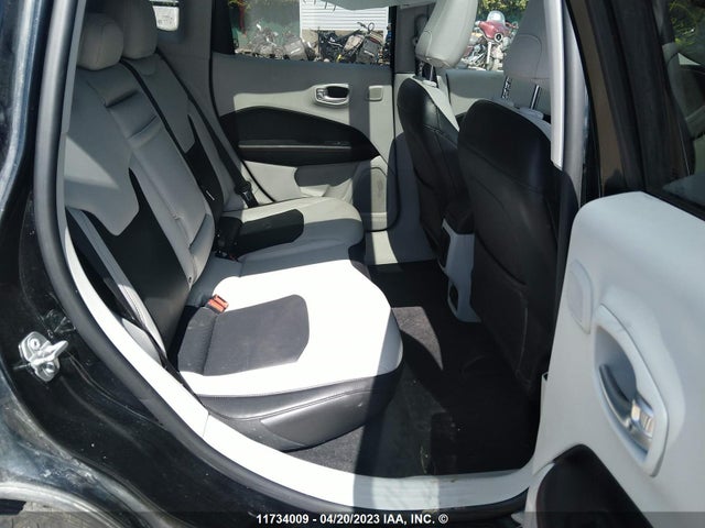 3C4NJDCB8JT440835 Jeep Compass Limited