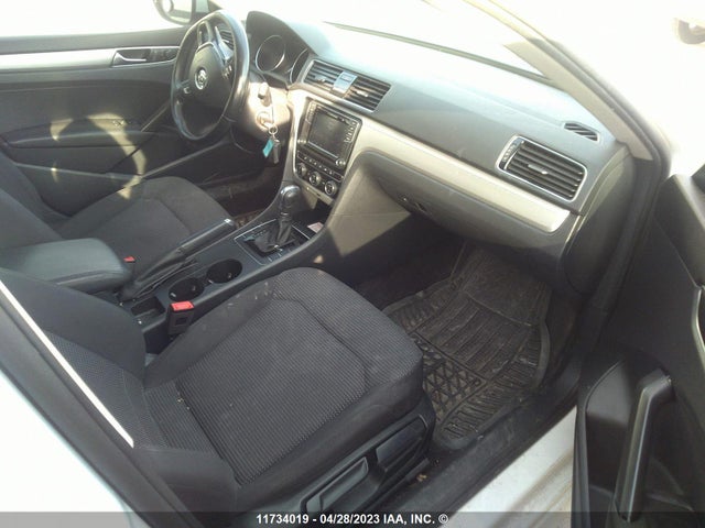 1VWAA7A35JC025492 Volkswagen Passat S/r-line
