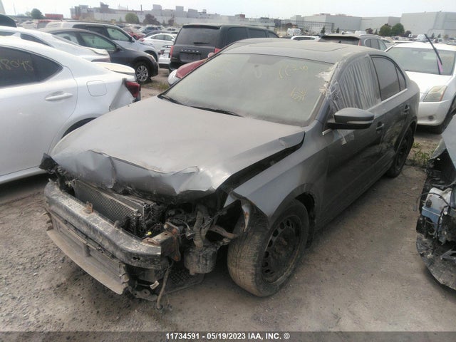 3VWWA7AJ2FM244484 Volkswagen Jetta Sedan Comfortline