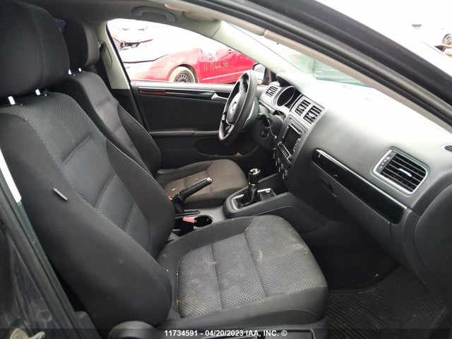 3VWWA7AJ2FM244484 Volkswagen Jetta Sedan Comfortline
