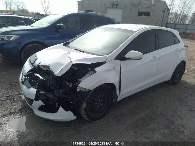 Hyundai Elantra Gt Gl 2015 KMHD25LH3FU250744 Image 2