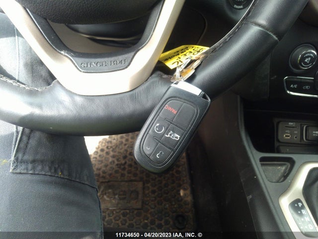 1C4PJLCB1GW230891 Jeep Cherokee Latitude
