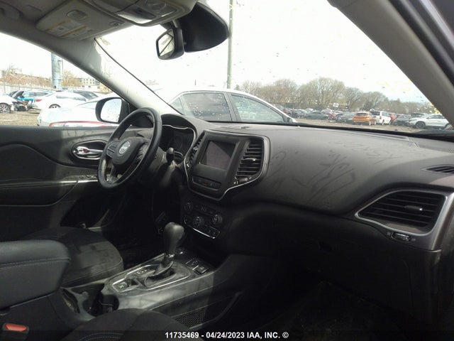 1C4PJMCB8MD137573 Jeep Cherokee North
